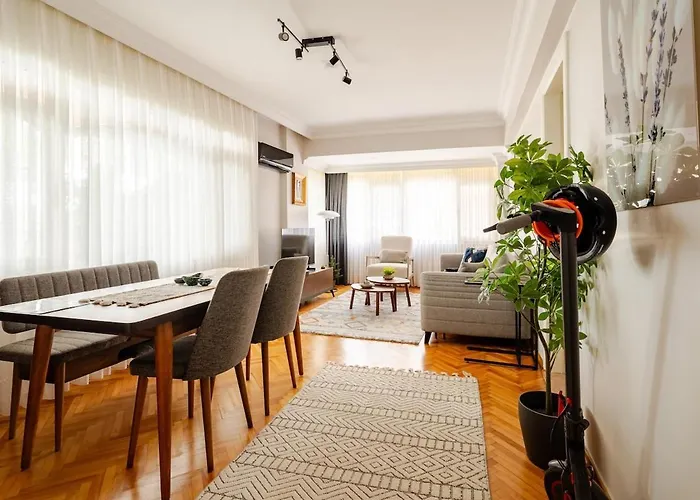 Charming Bagdat Avenue Hideaway, Near Marina