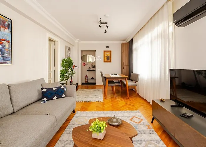 Charming Bagdat Avenue Hideaway, Near Marina